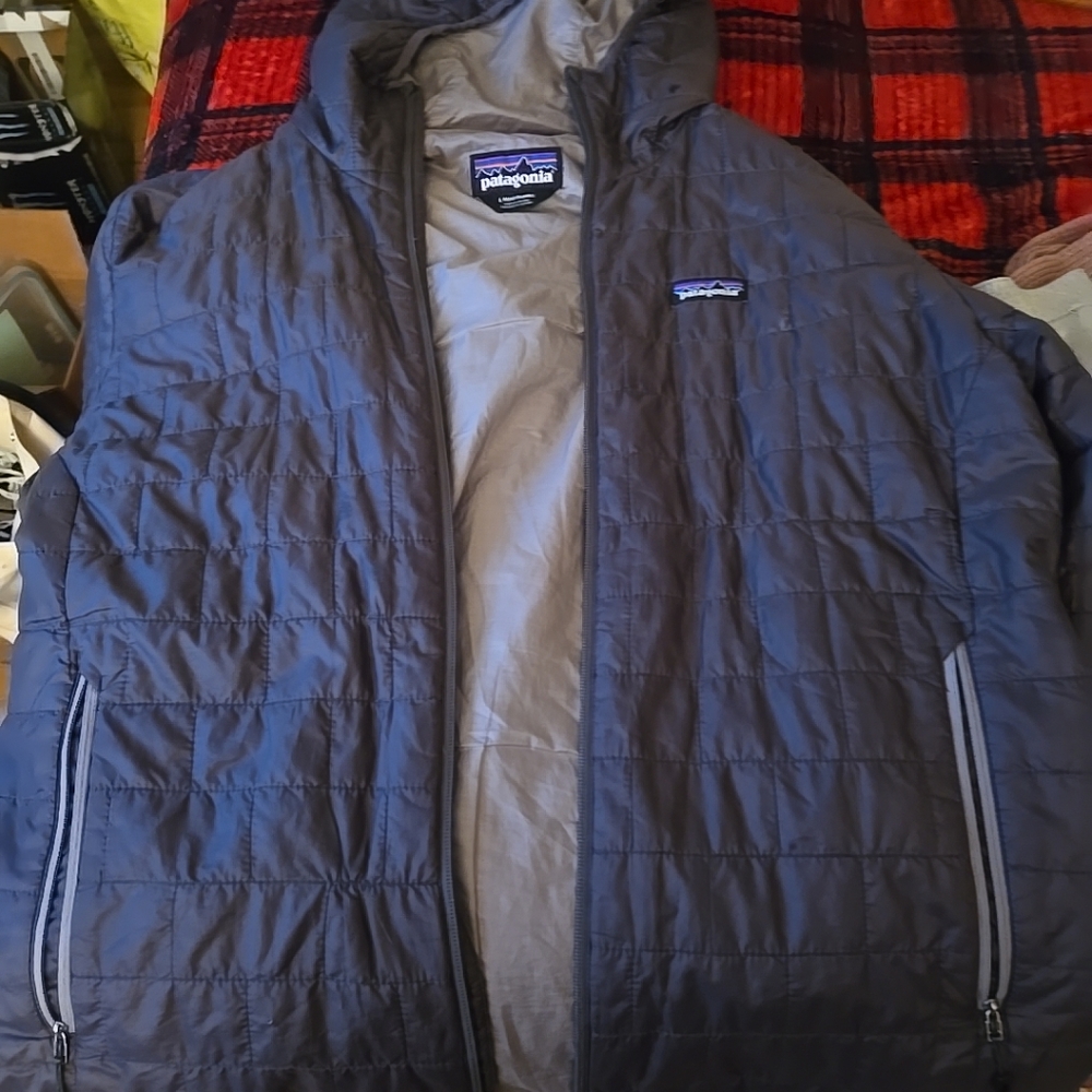 Patagonia puffy jacket with hood mens size L